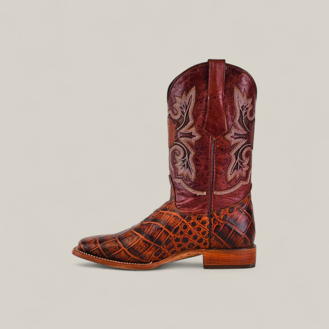The Jonh - Cogñac - Square Toe boot features a brown cowhide foot with an alligator texture and intricate stitching on a tall, burgundy leather shaft, shown in profile against a plain beige background.