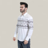A man with short dark hair and a beard is wearing the Mens Western Modern Fit Cotton/Spandex Long Sleeve White Shirt with Snaps (WPL10751), standing against a plain beige background.